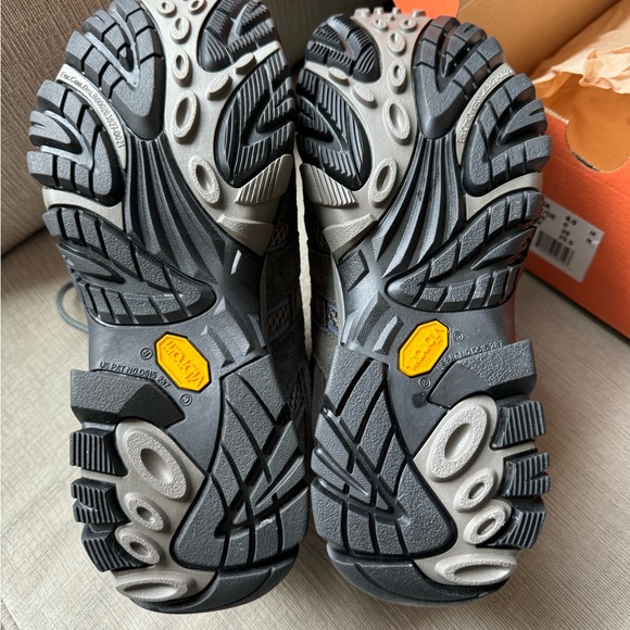 Merrel Women’s Hiking Boots - Size 8.5 - New with Box - Picture 2 of 6